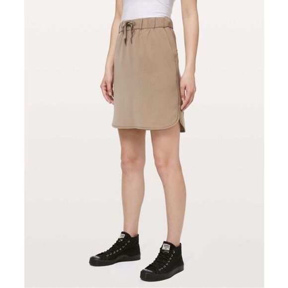 lululemon athletica Dresses & Skirts - LULULEMON On The Fly Skirt Woven‎ Wrinkle Free Unlined Frontier Size 6